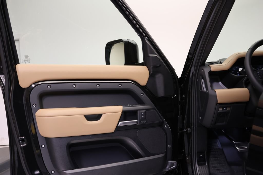 New 2026 Santorini Black Metallic Land Rover V8 image 26