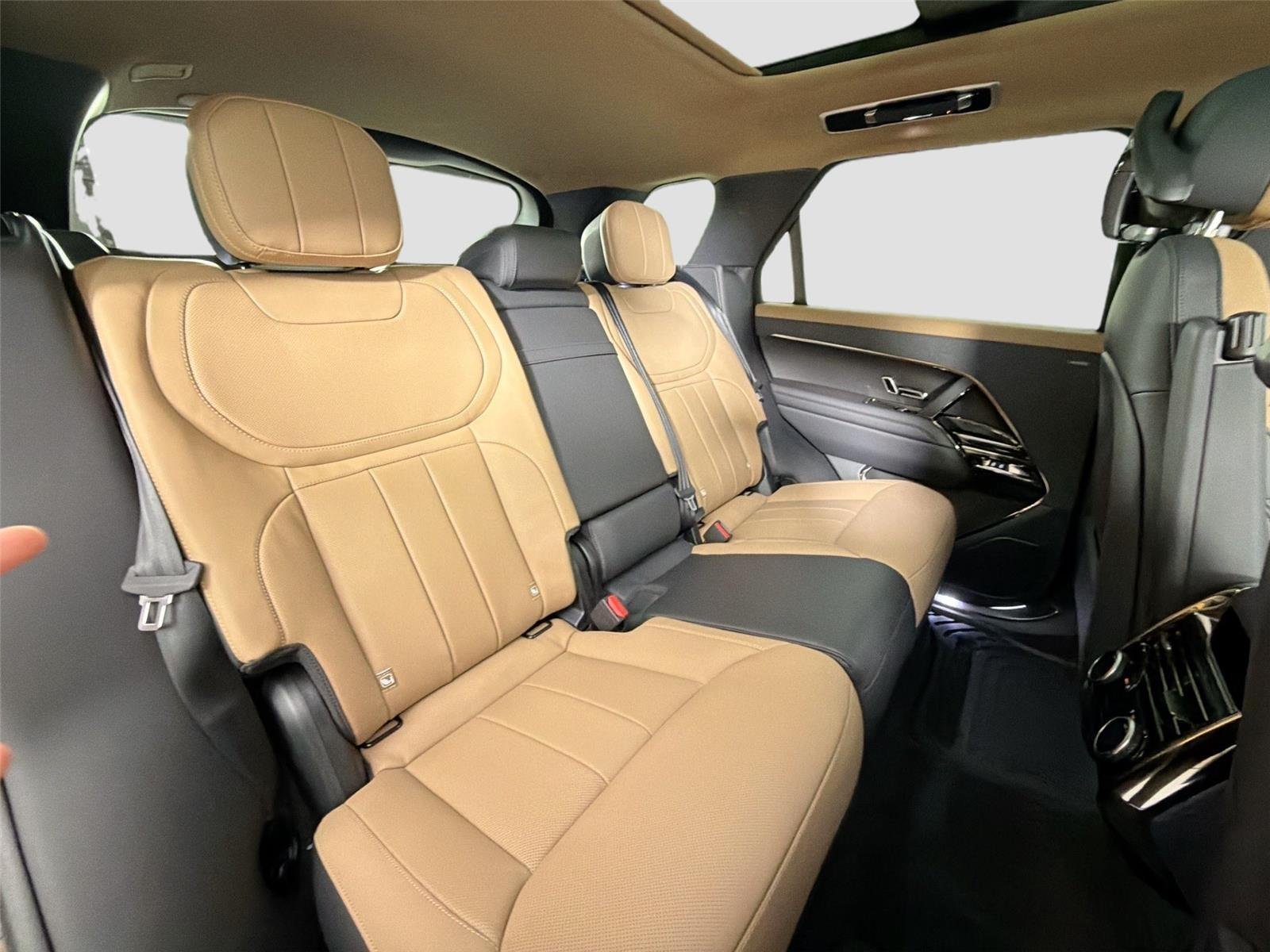 New 2026 Santorini Black LAND ROVER Dynamic SE image 26