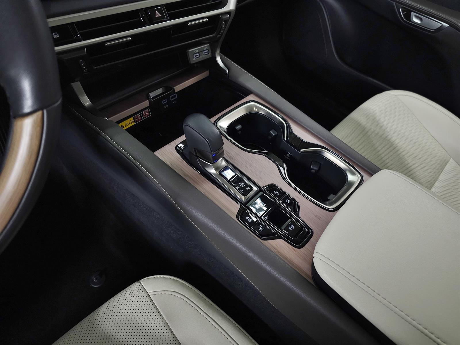 Certified Used 2024 White Lexus PREMIUM image 30