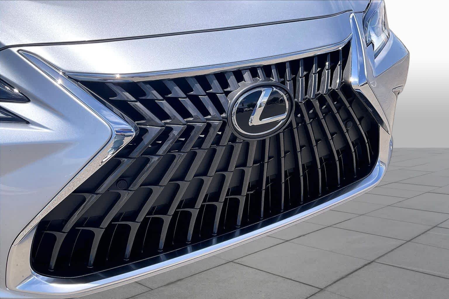 Used 2025 Iridium Lexus  image 28