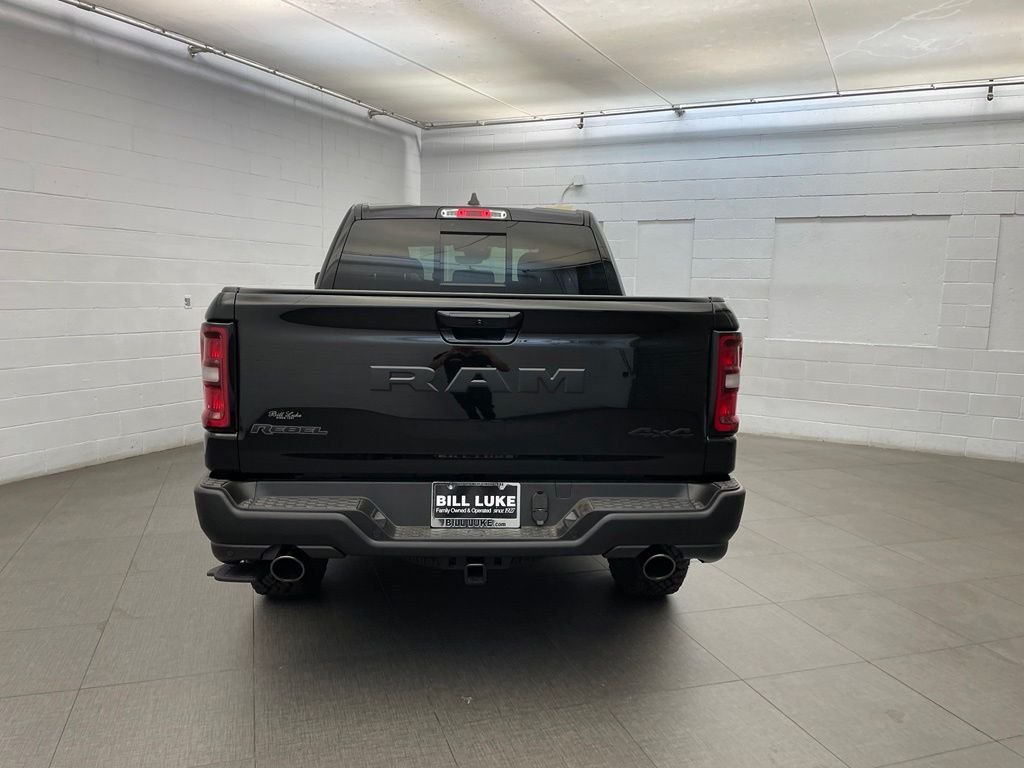 New 2026 Diamond Black Crystal Pearl-Coat Exterior Paint RAM Rebel image 4