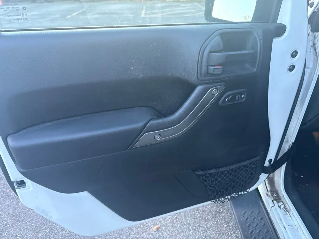 Used 2018 White Jeep Unlimited Sport image 11