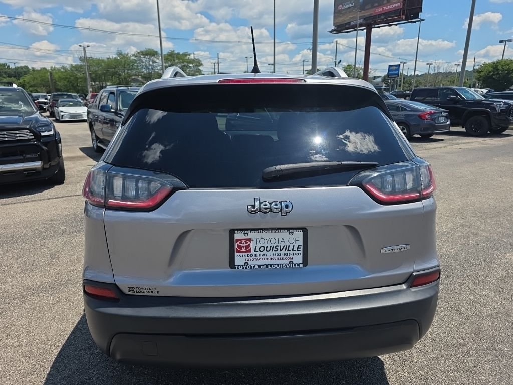 Used 2019 Silver Jeep Latitude image 5