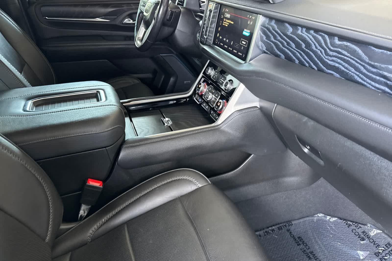 Used 2022 White Frost Tricoat GMC Denali image 18
