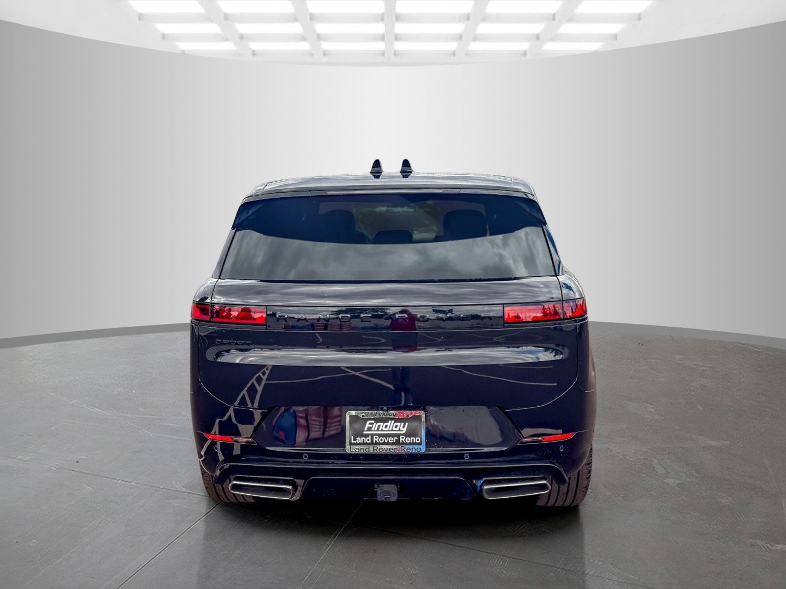 New 2026 Santorini Black Land Rover Dynamic SE image 4