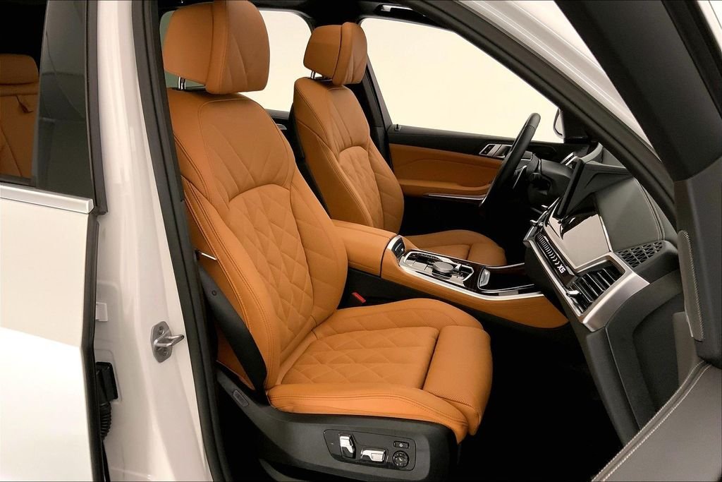 Used 2026 Mineral White Metallic BMW  image 6
