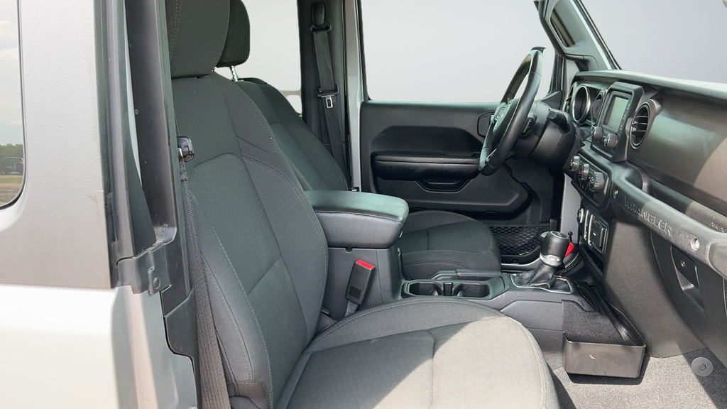 Used 2020 Silver Jeep Sport S image 17