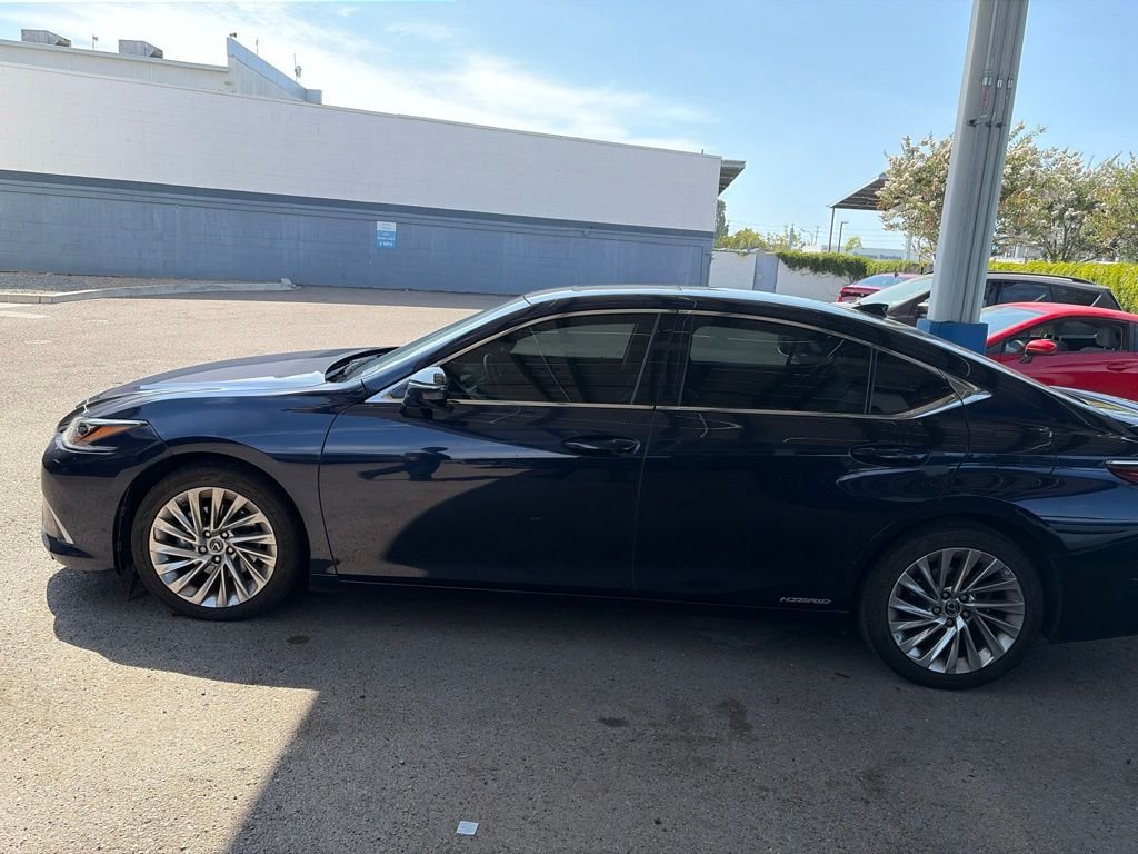 Used 2021 Blue Lexus 300h Luxury image 11