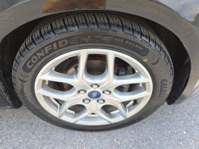 Used 2015 Black Ford SE image 22