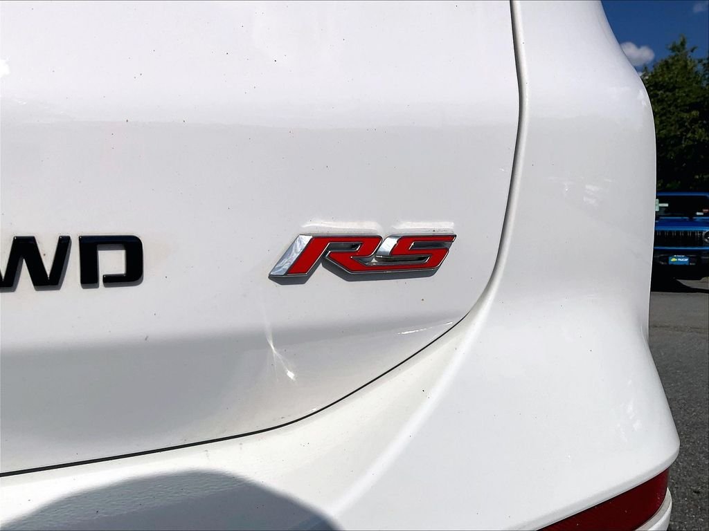 Used 2023 Summit White Chevrolet RS image 27