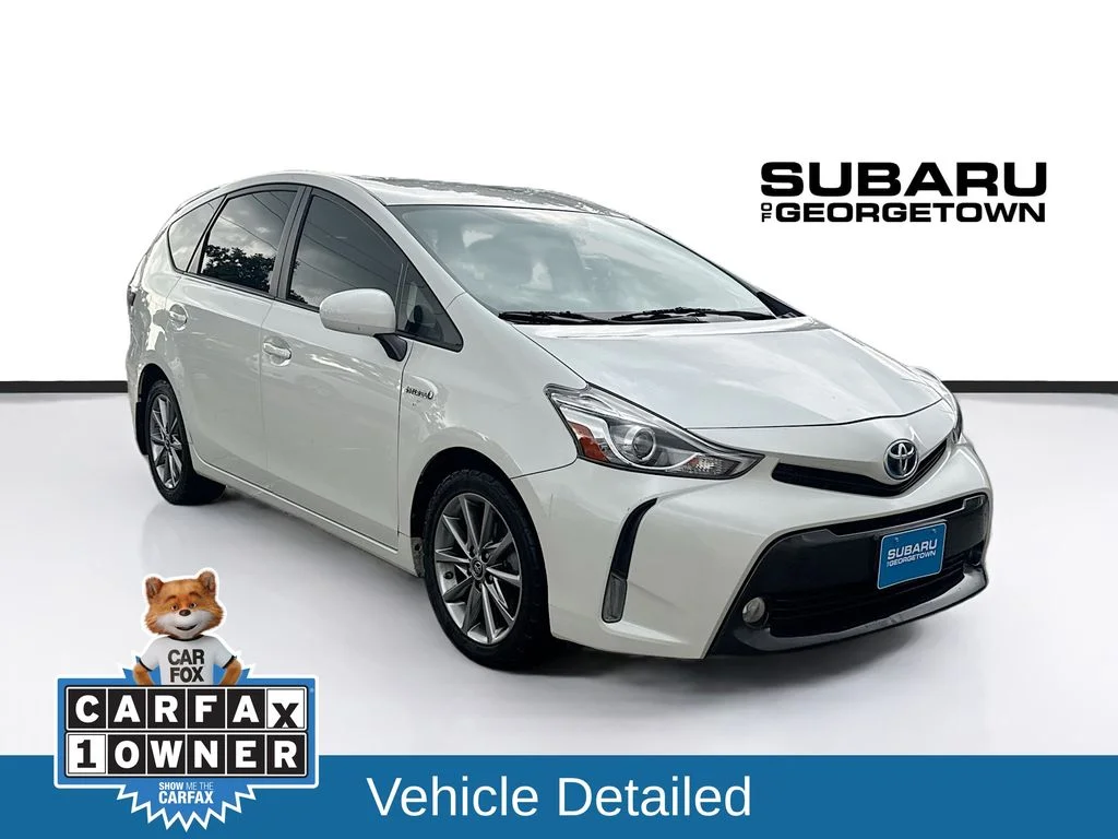 2017 Toyota Prius v Five's photo