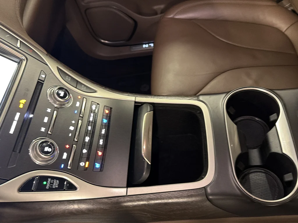 Used 2017 Gray Lincoln Reserve image 22