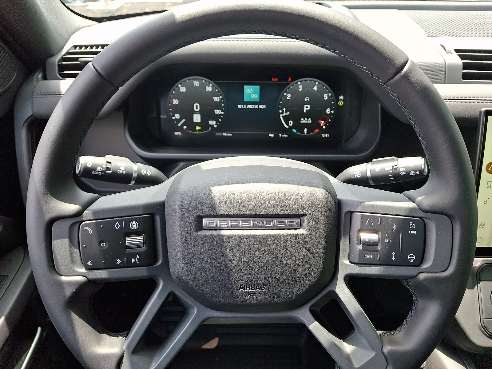 New 2026 Santorini Black Land Rover X-Dynamic SE image 14