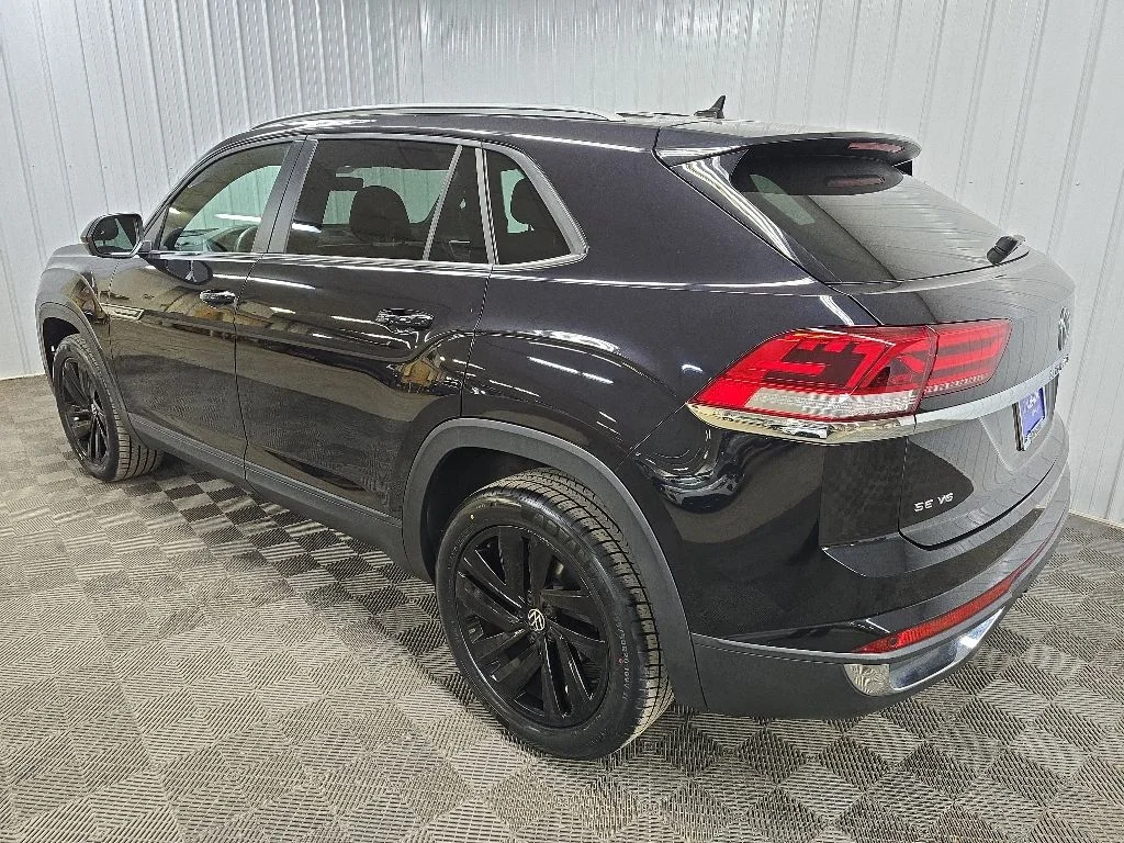 Used 2022 Black Volkswagen 3.6L V6 SE w/Technology image 9