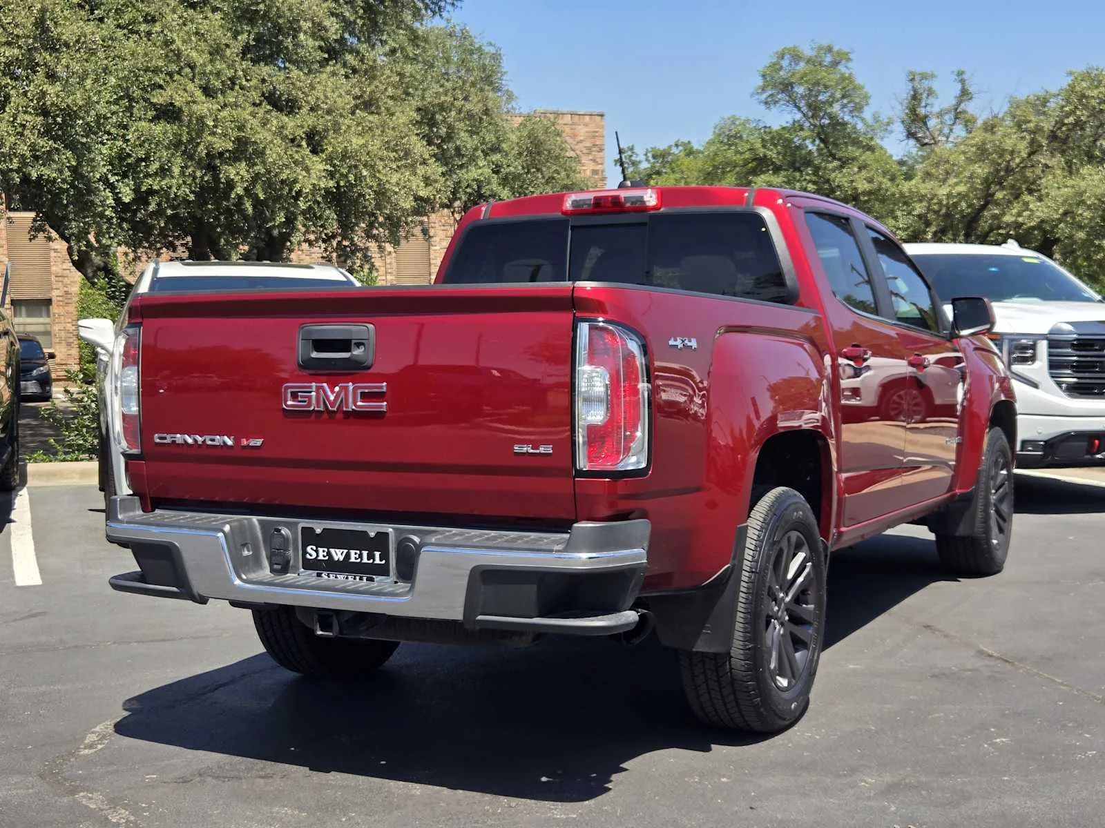 Used 2020 RED QUARTZ TINTCOAT GMC 4WD SLE image 5