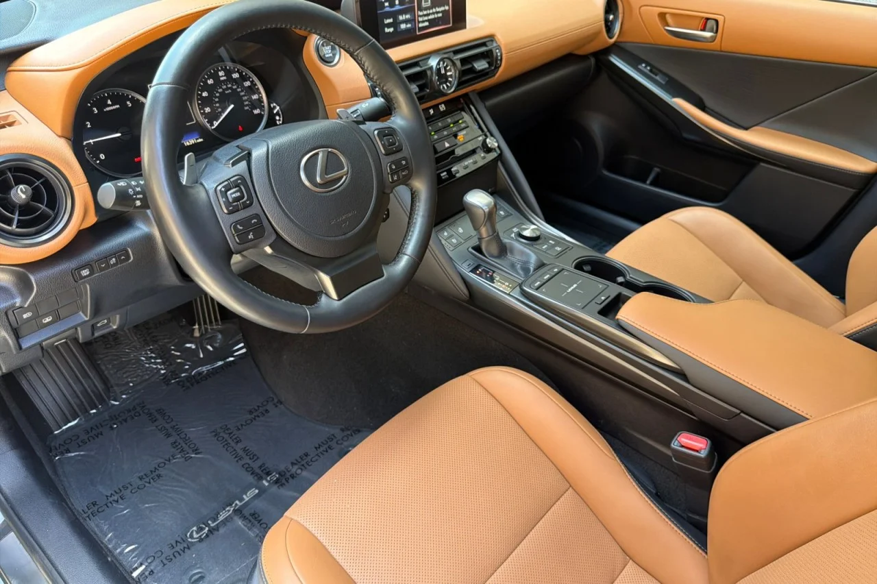 Used 2024  Lexus IS 300 image 9