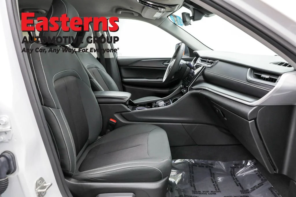 Used 2023 White Jeep Laredo image 24
