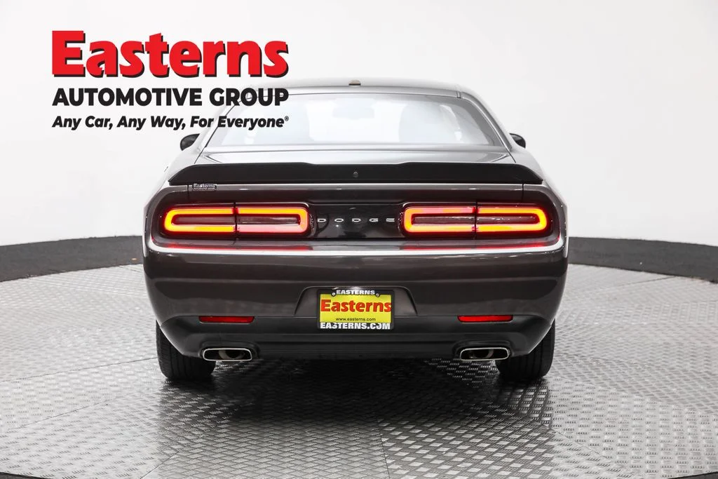 Used 2023 Gray Dodge SXT image 6