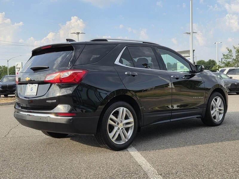 Used 2019 Black Metallic CHEVROLET FWD 4dr Premier w/1LZ image 4