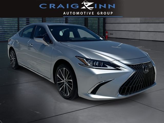 2025 Lexus ES 300h 300h's photo