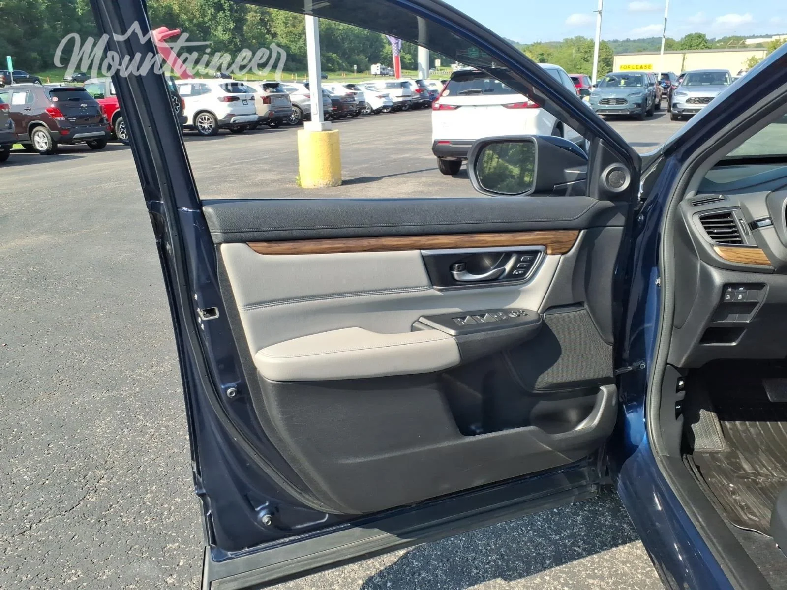 Used 2018 Obsidian Blue Pearl Honda EX-L image 13