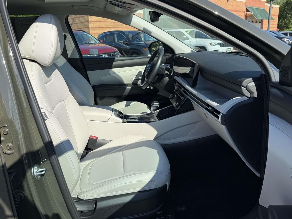 Certified Used 2025 Green Hyundai SEL Convenience image 15
