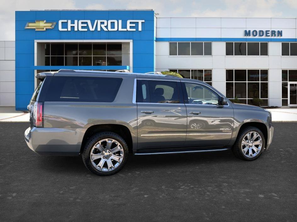 Used 2018 Mineral Metallic GMC Denali image 5