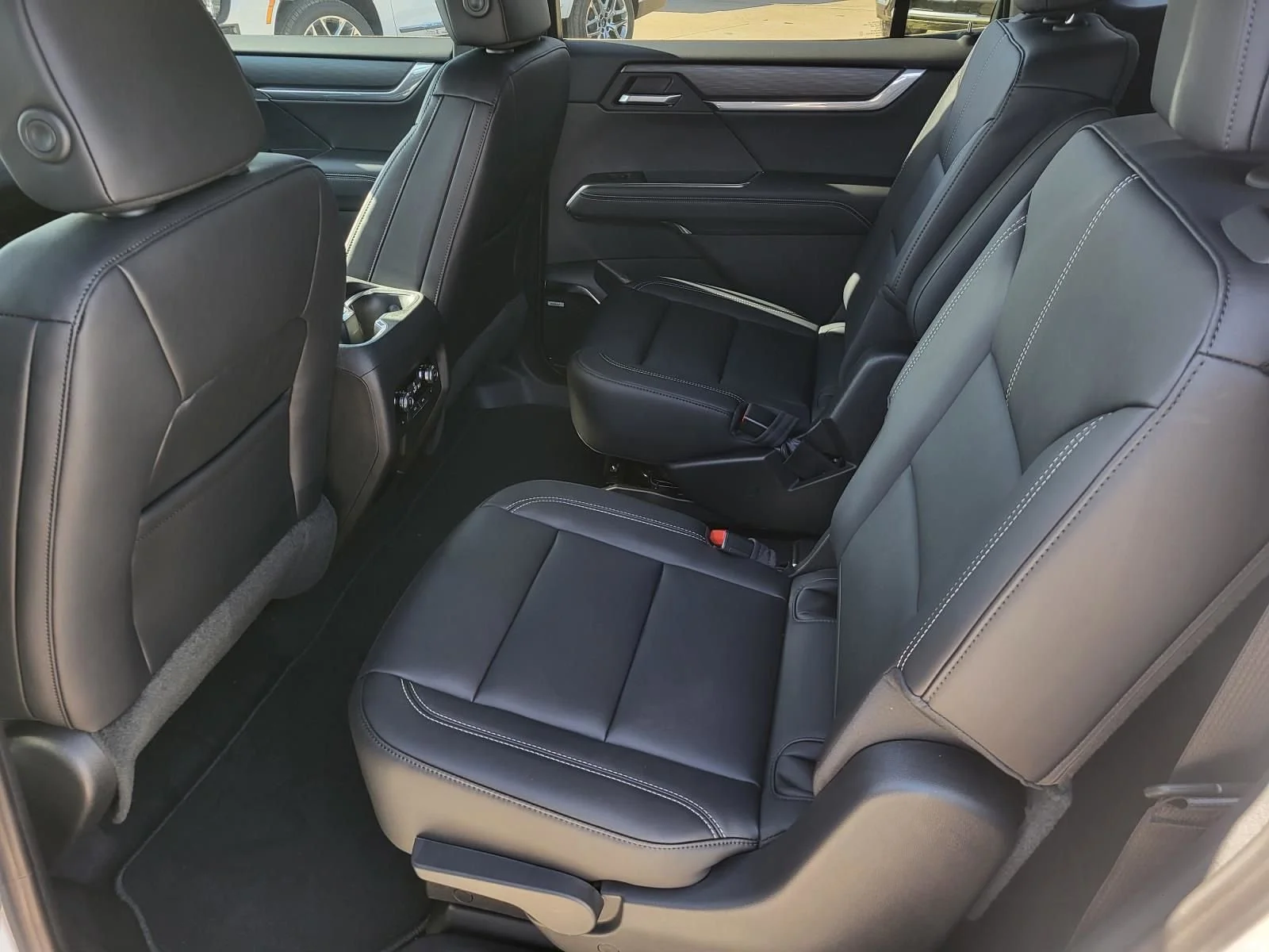 2026 GMC Acadia Elevation - Photo 4