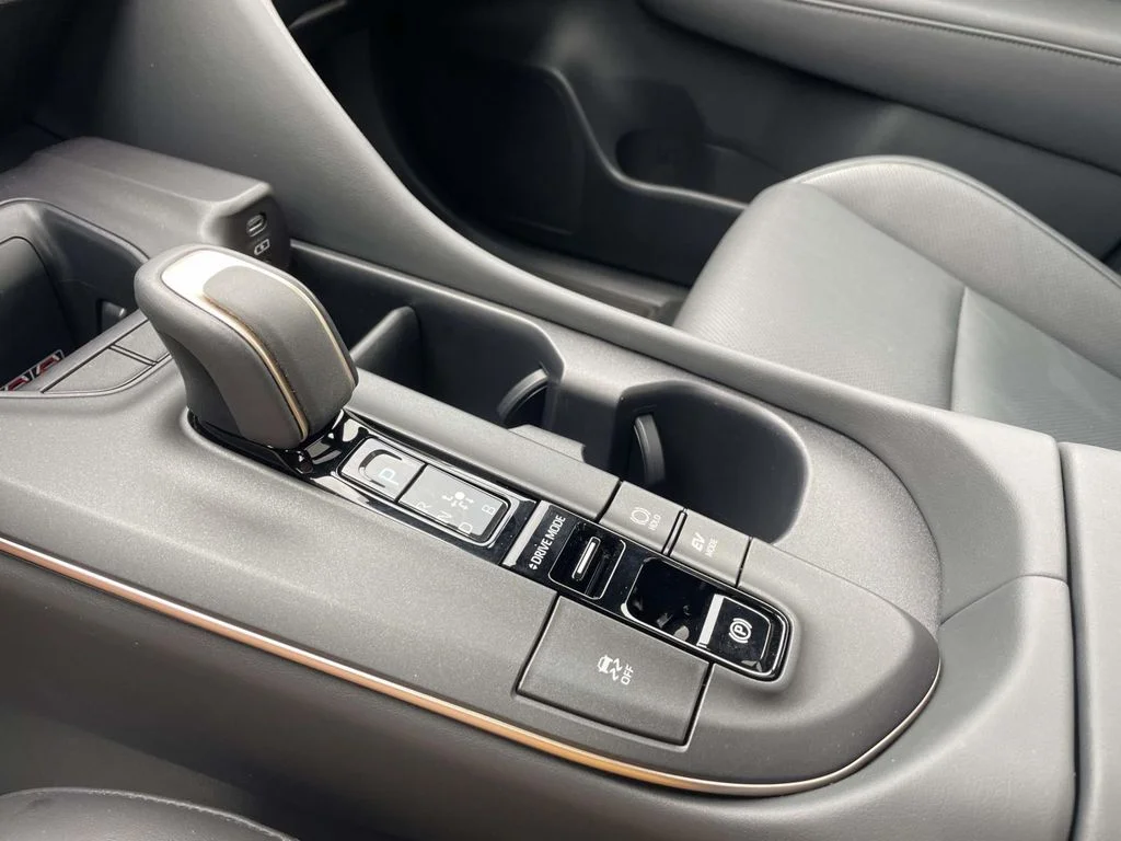 2023 Toyota Crown Limited - Photo 23