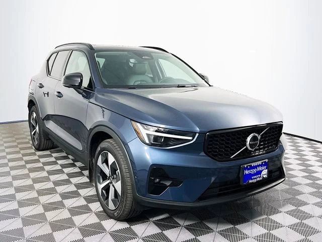 2026 Volvo XC40 B5 Plus Dark AWD's photo