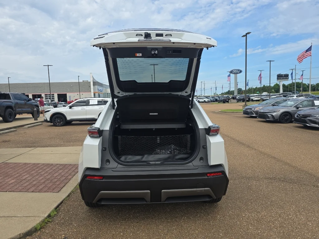 New 2026 Wind Chill Pearl <sup>1</sup> Toyota  SE image 4
