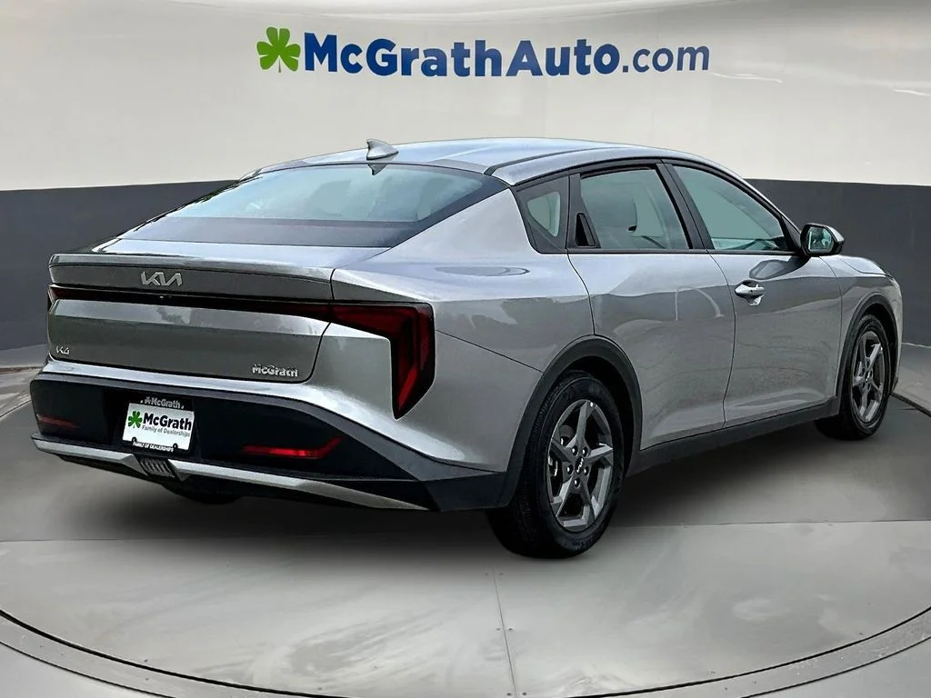 2025 Kia K4 LXS - Photo 8