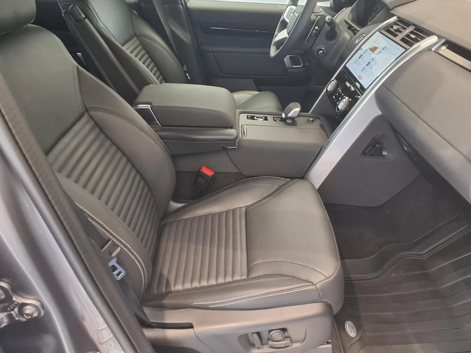 Used 2025 Eiger Grey Metallic Land Rover S image 10