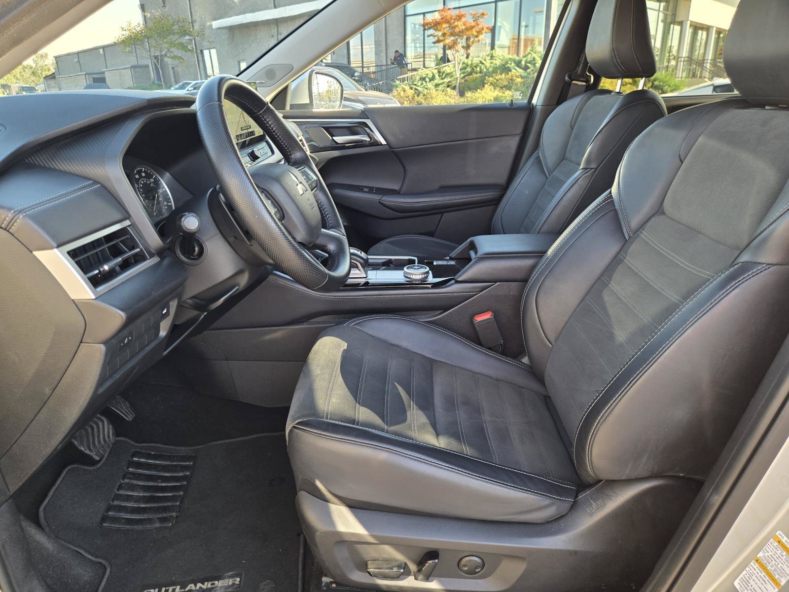 2025 Mitsubishi Outlander SE - Photo 22