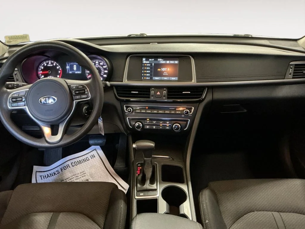 Used 2018 White Kia LX image 22