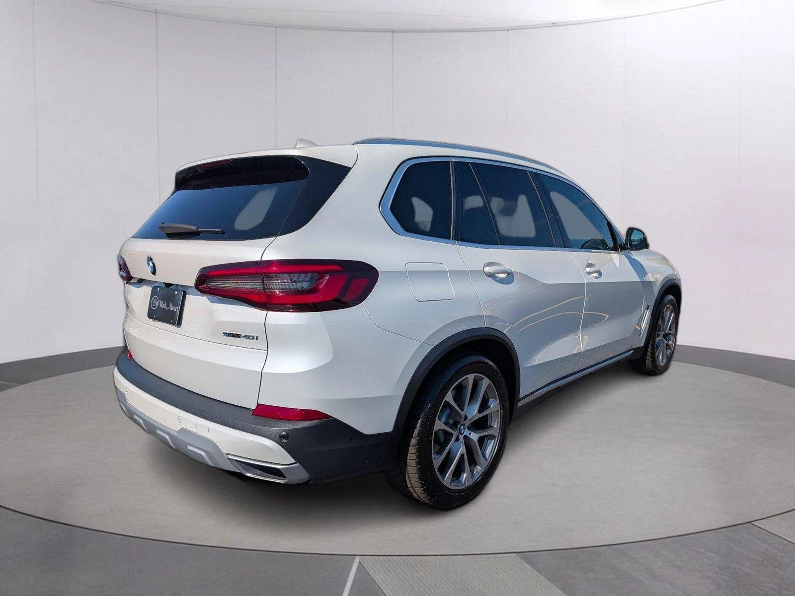Used 2021 Mineral White Metallic BMW sDrive40i image 7