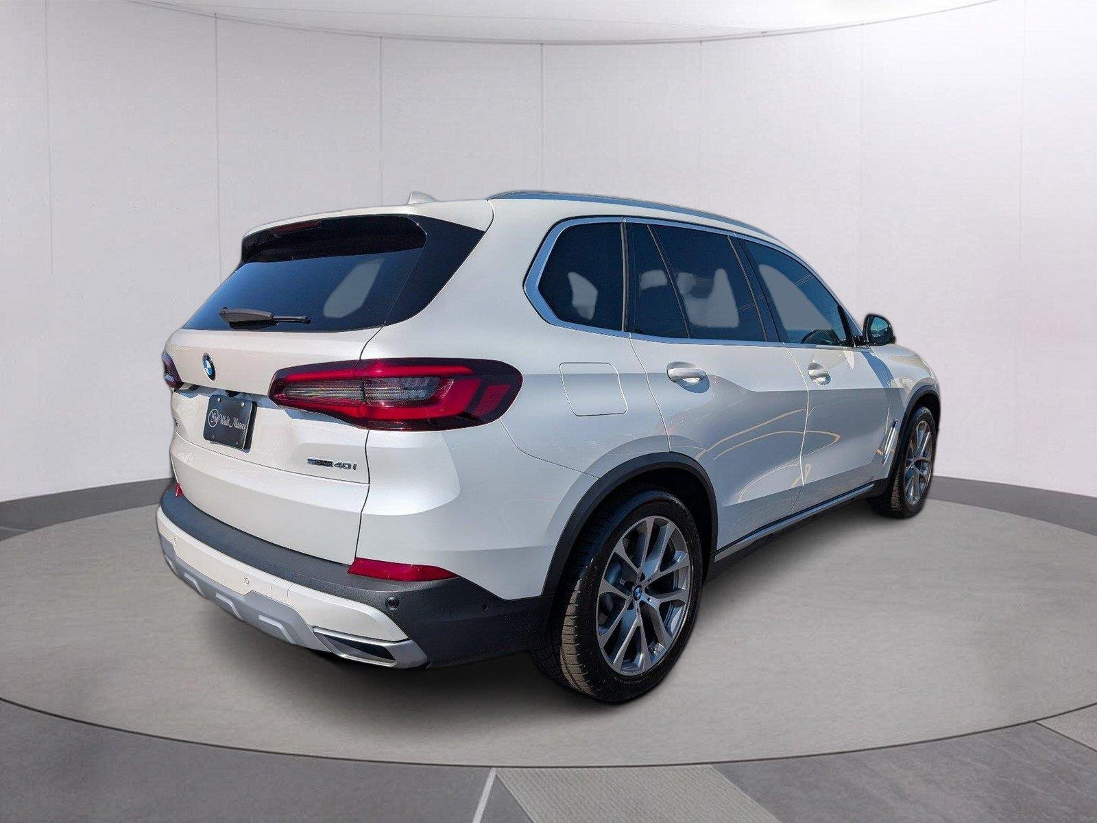 Used 2021 Mineral White Metallic BMW sDrive40i image 7