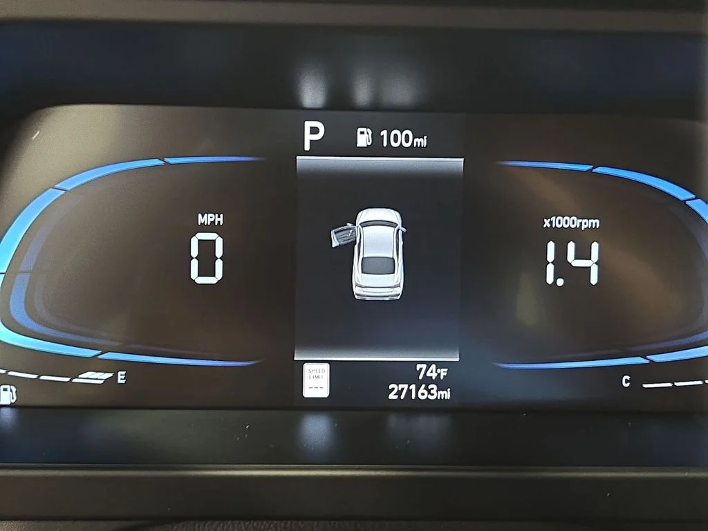 Used 2025 Silver Hyundai SEL Sport image 17