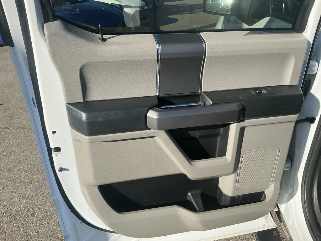 Used 2019 Oxford White Ford XLT image 15