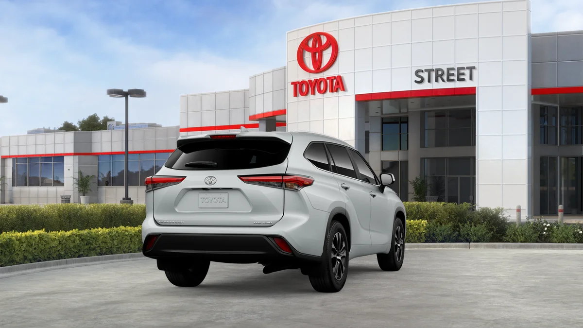 New 2026 Wind Chill Pearl Toyota XLE image 9