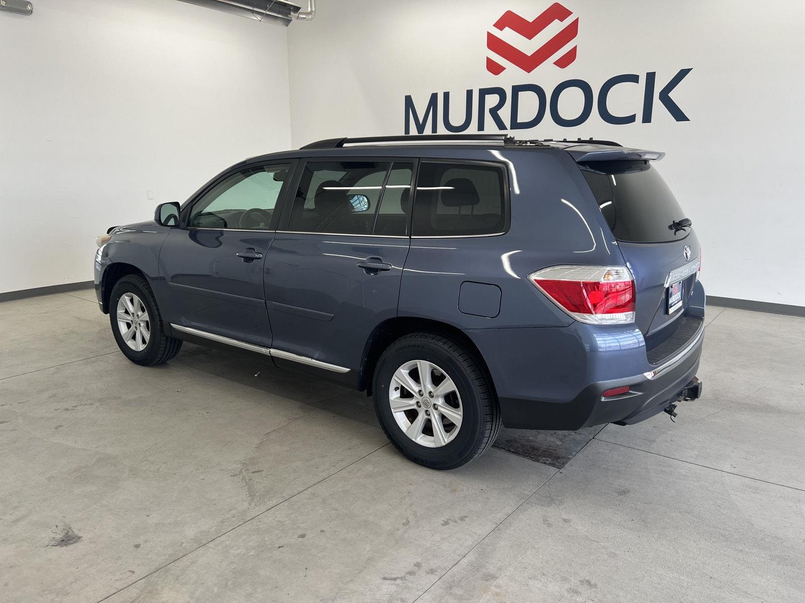 Used 2013 Shoreline Blue Pearl Toyota SE image 2