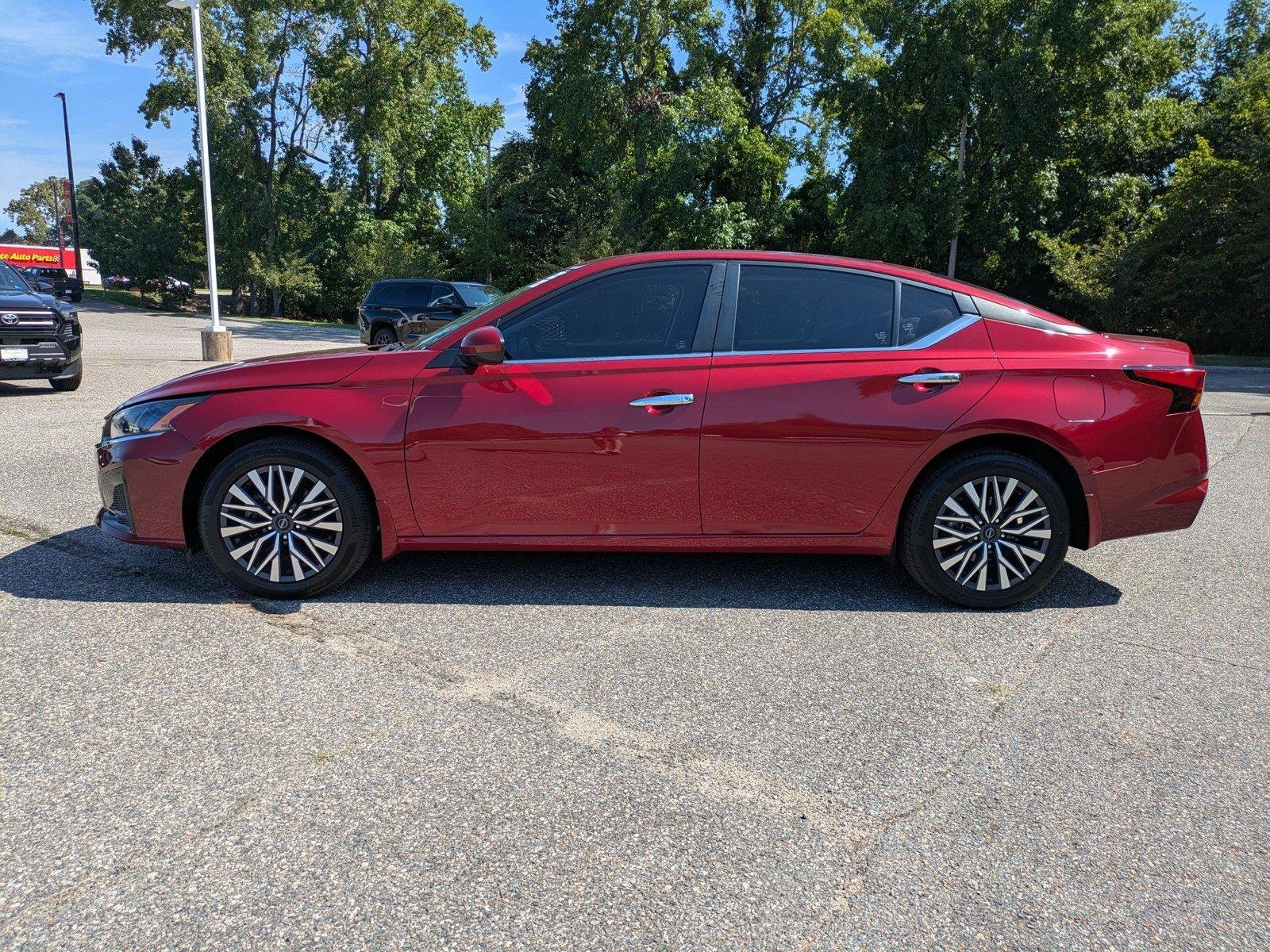 Used 2023 Scarlet Ember Tintcoat Nissan 2.5 SV image 7