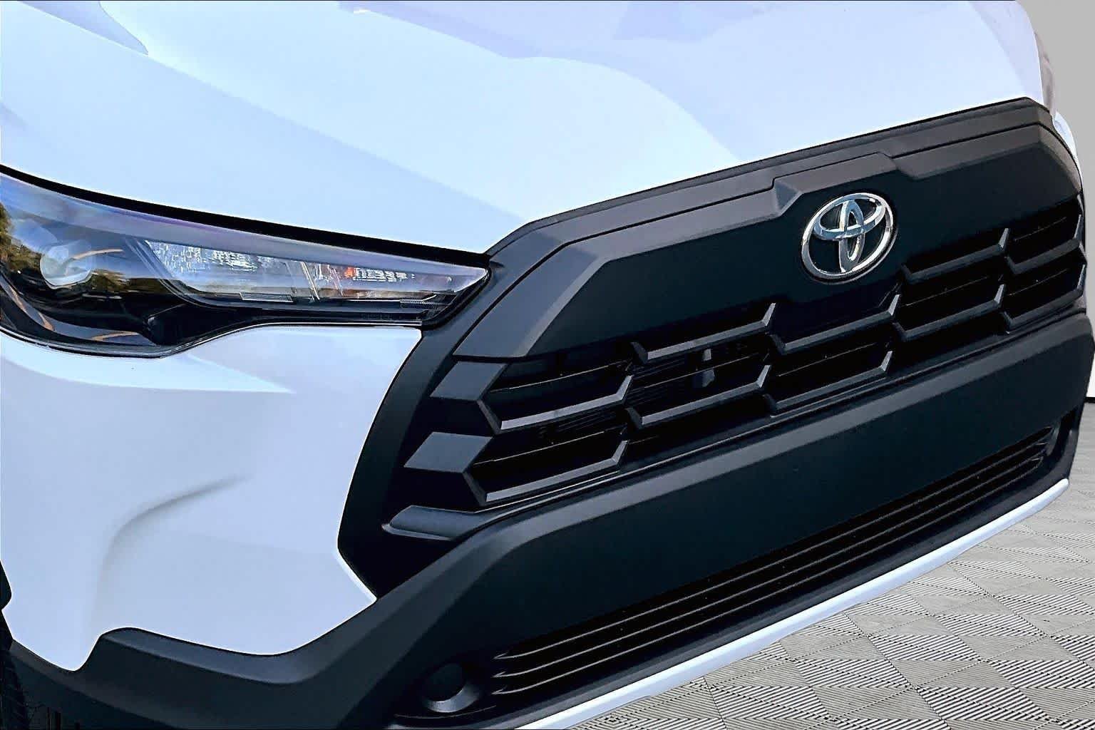 Certified Used 2026 Wind Chill Pearl Toyota L image 30