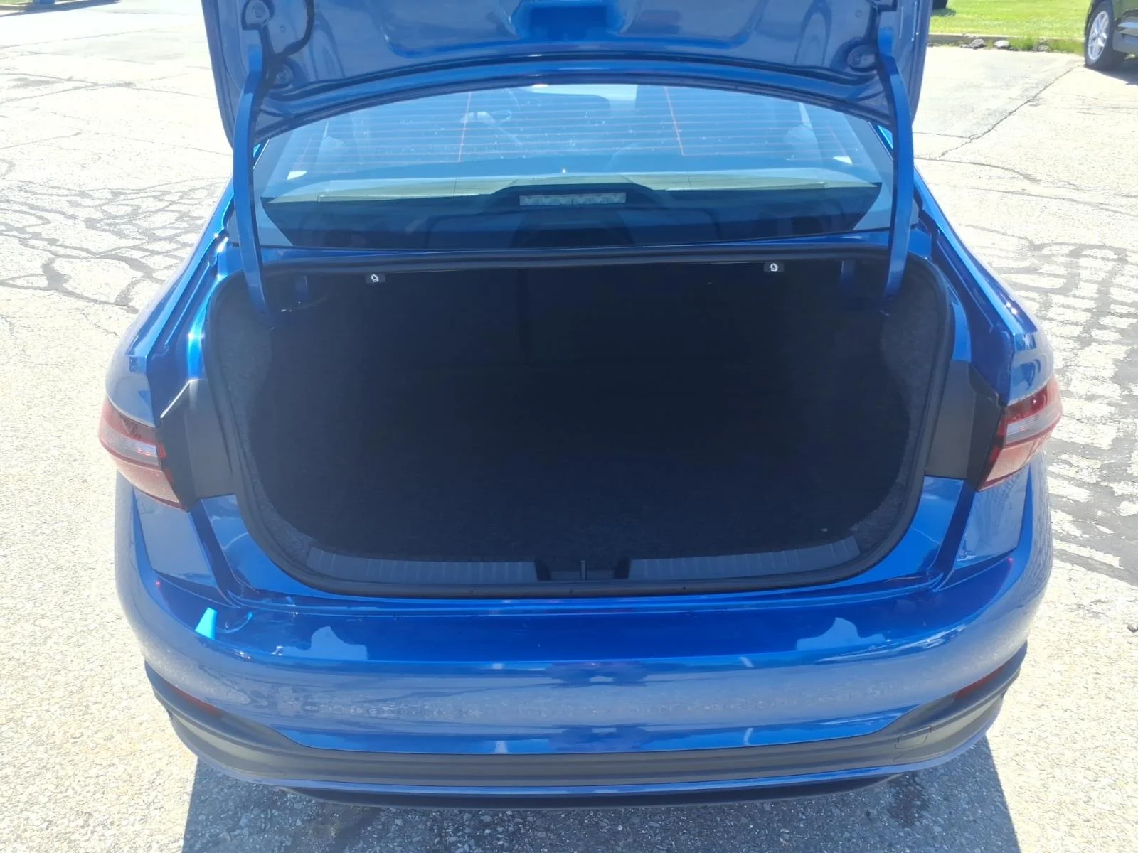 Used 2024 Blue Volkswagen 1.5T SE image 13