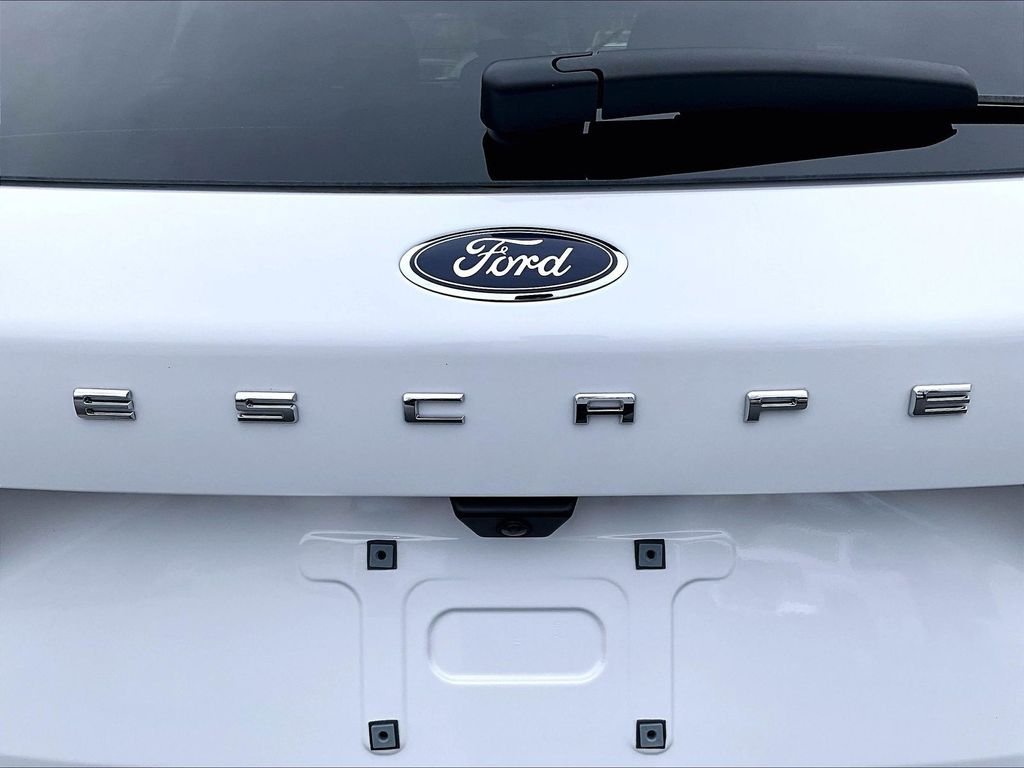Used 2021 White Ford SE image 8