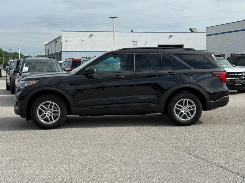 New 2026 Agate Black Metallic Ford Active w/100A Pkg 4WD image 2