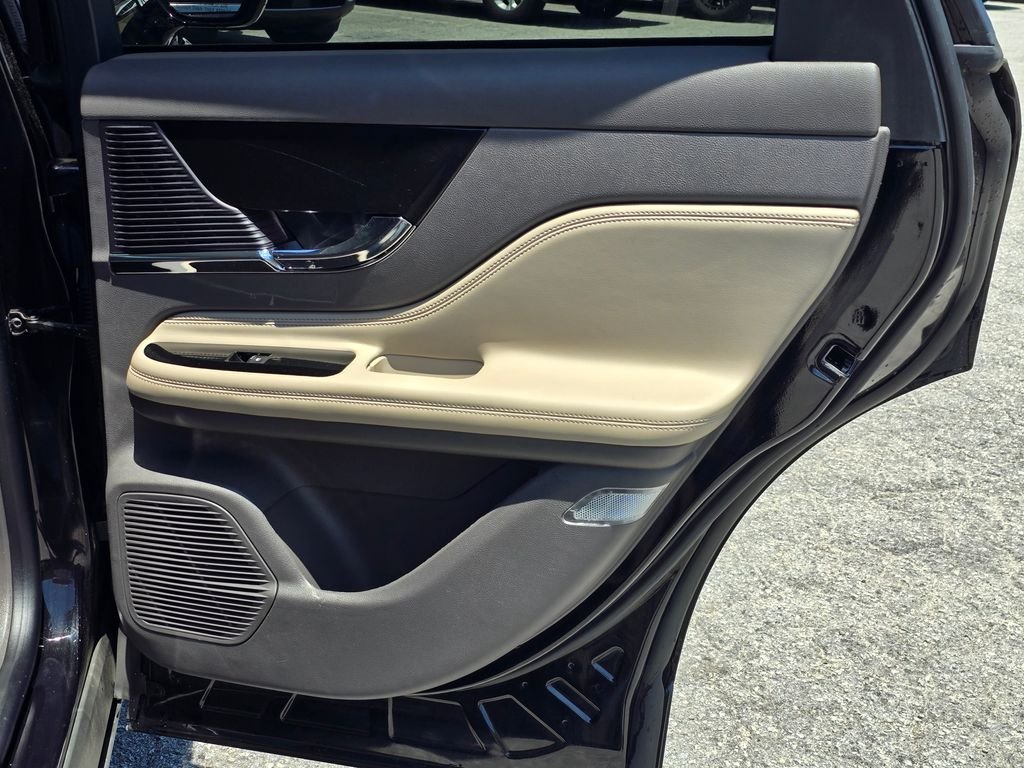 Used 2022 Black Metallic Lincoln Standard image 43
