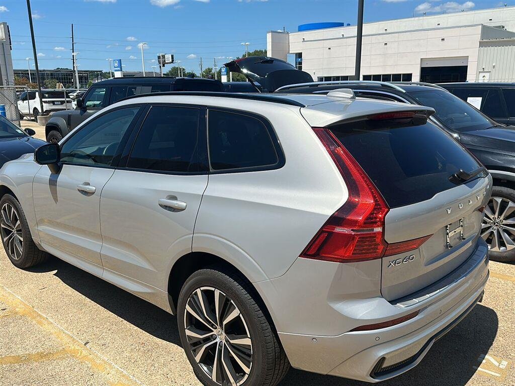 Used 2023 Silver Dawn Metallic Volvo Plus Dark Theme image 5