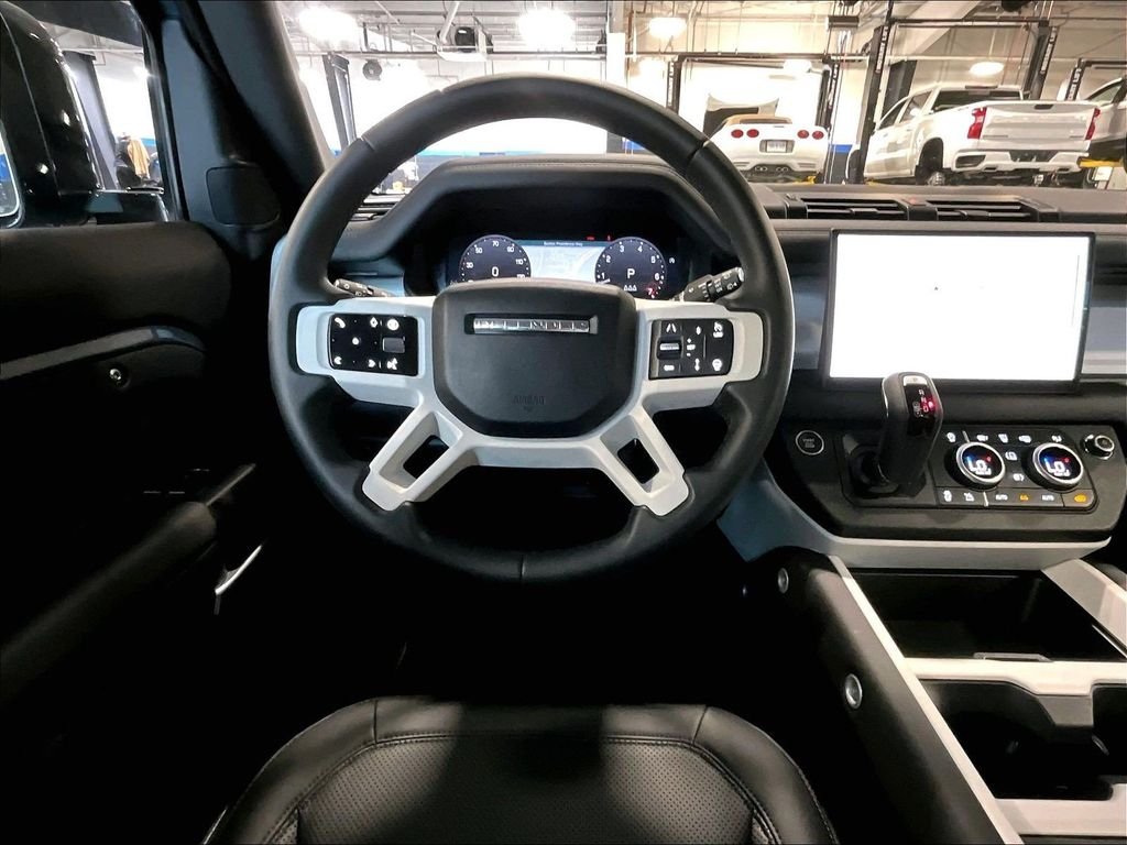 Used 2025 Blue Land Rover S image 18