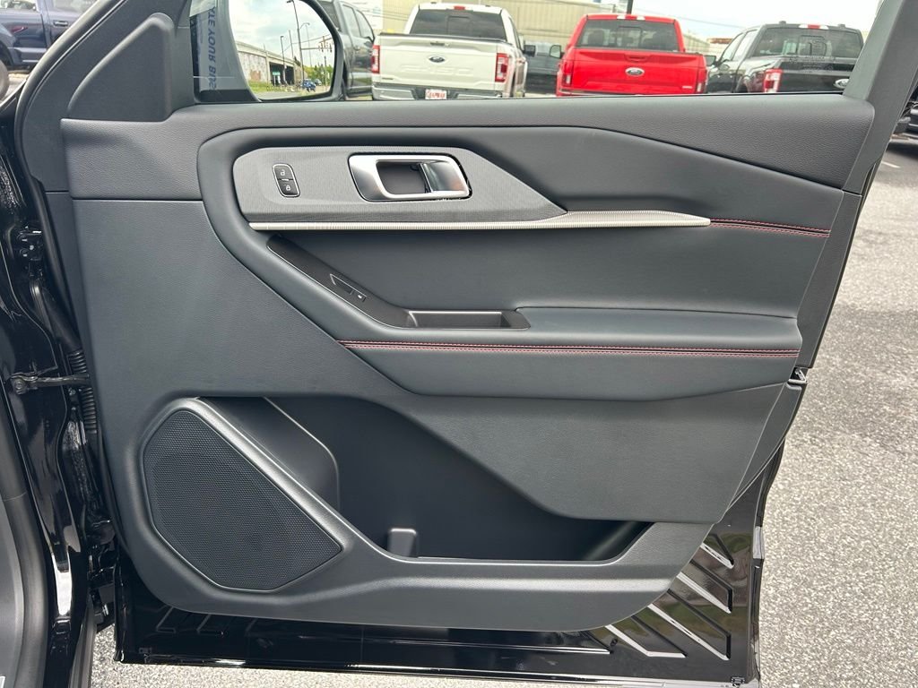 New 2027 Agate Black Metallic Ford ST-Line image 32